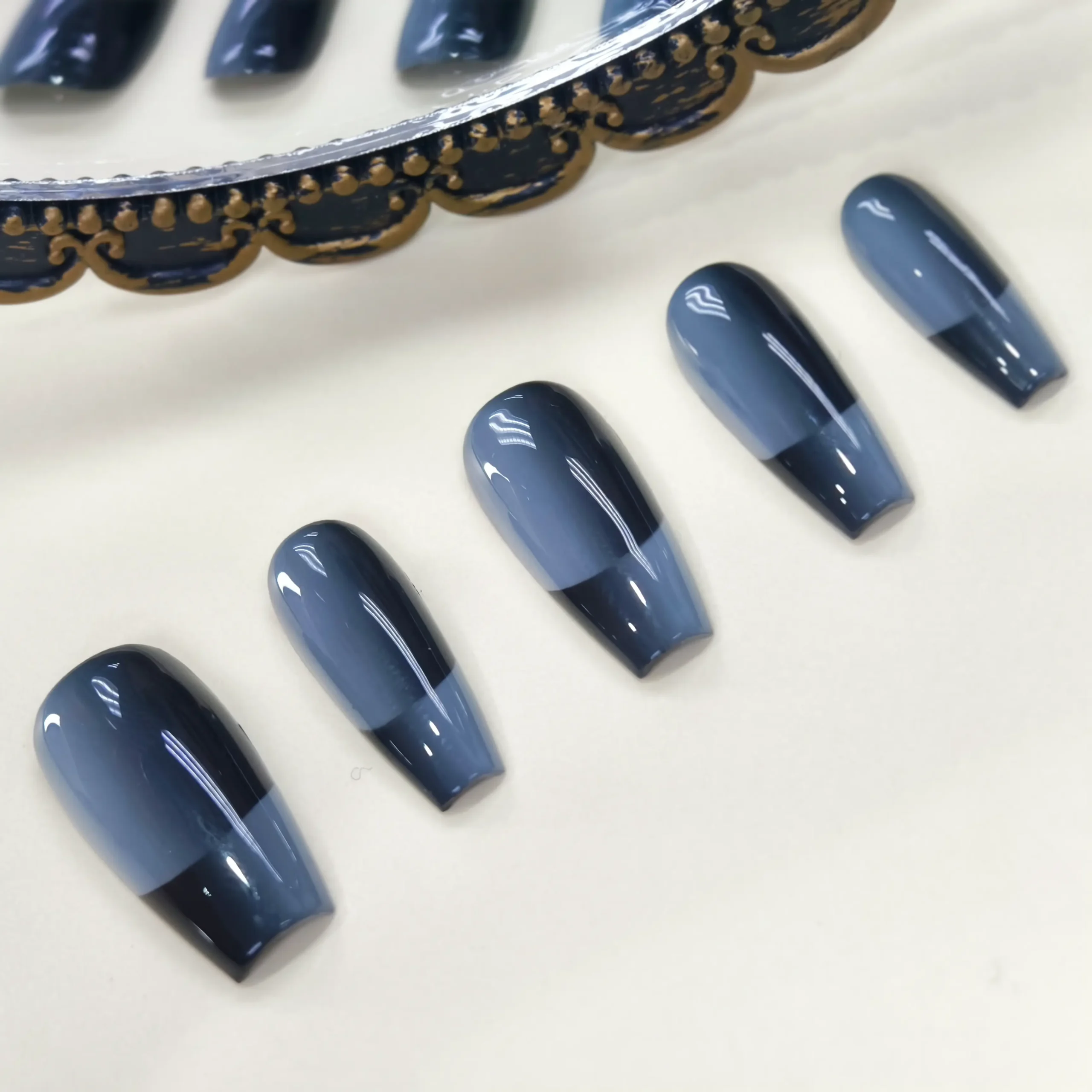 Nail design, elegant and stylish, suitable for all occasions