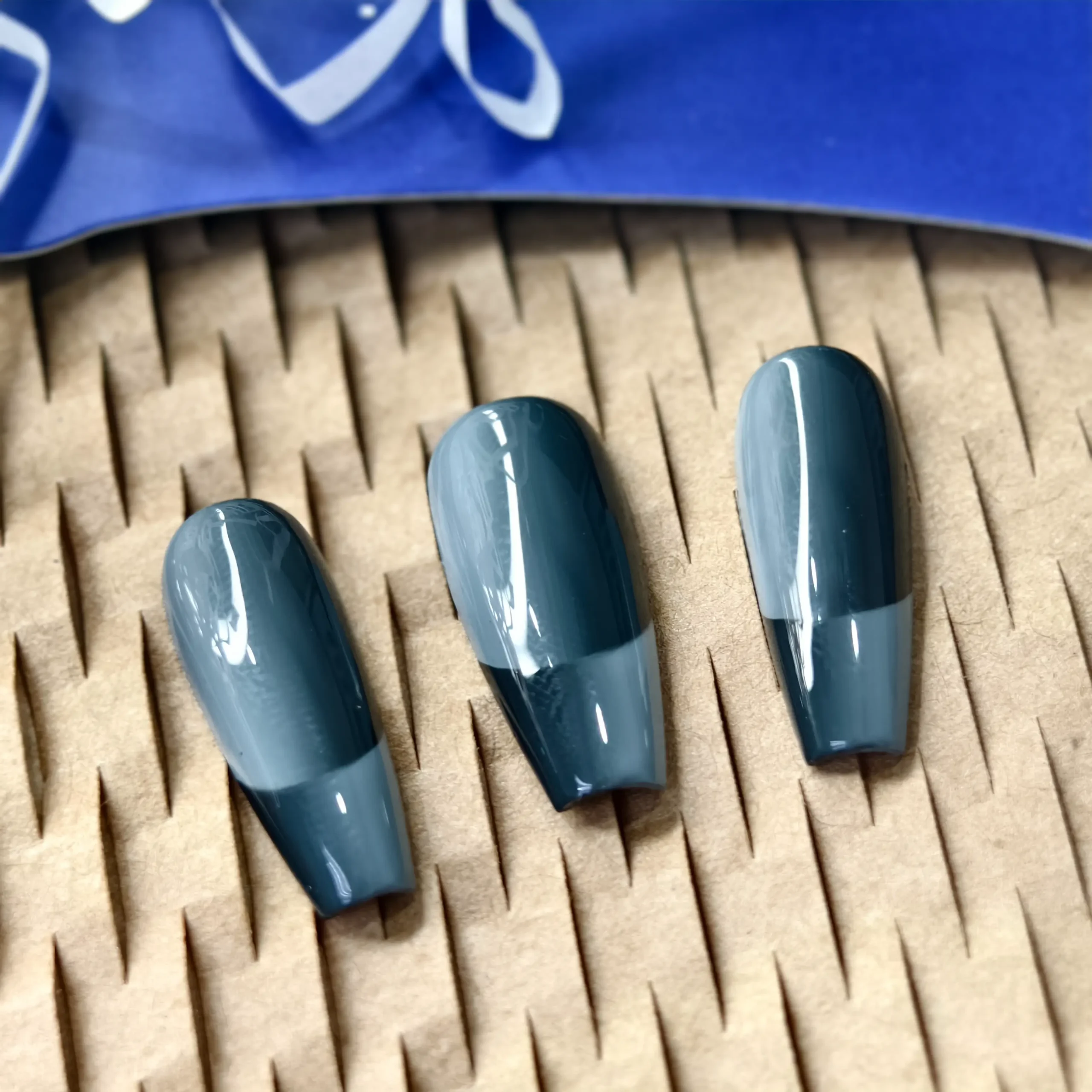 Nail design, elegant and stylish, suitable for all occasions