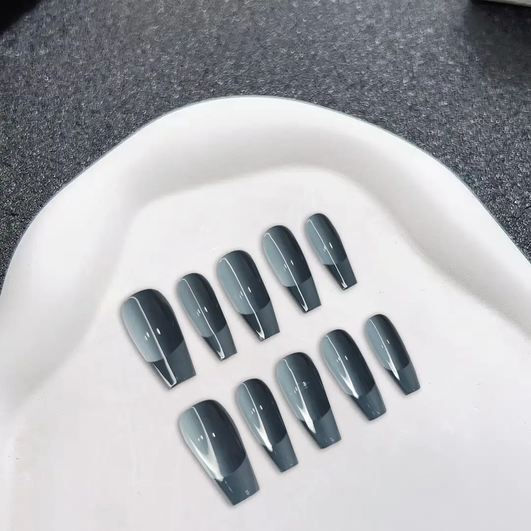 Nail design, elegant and stylish, suitable for all occasions