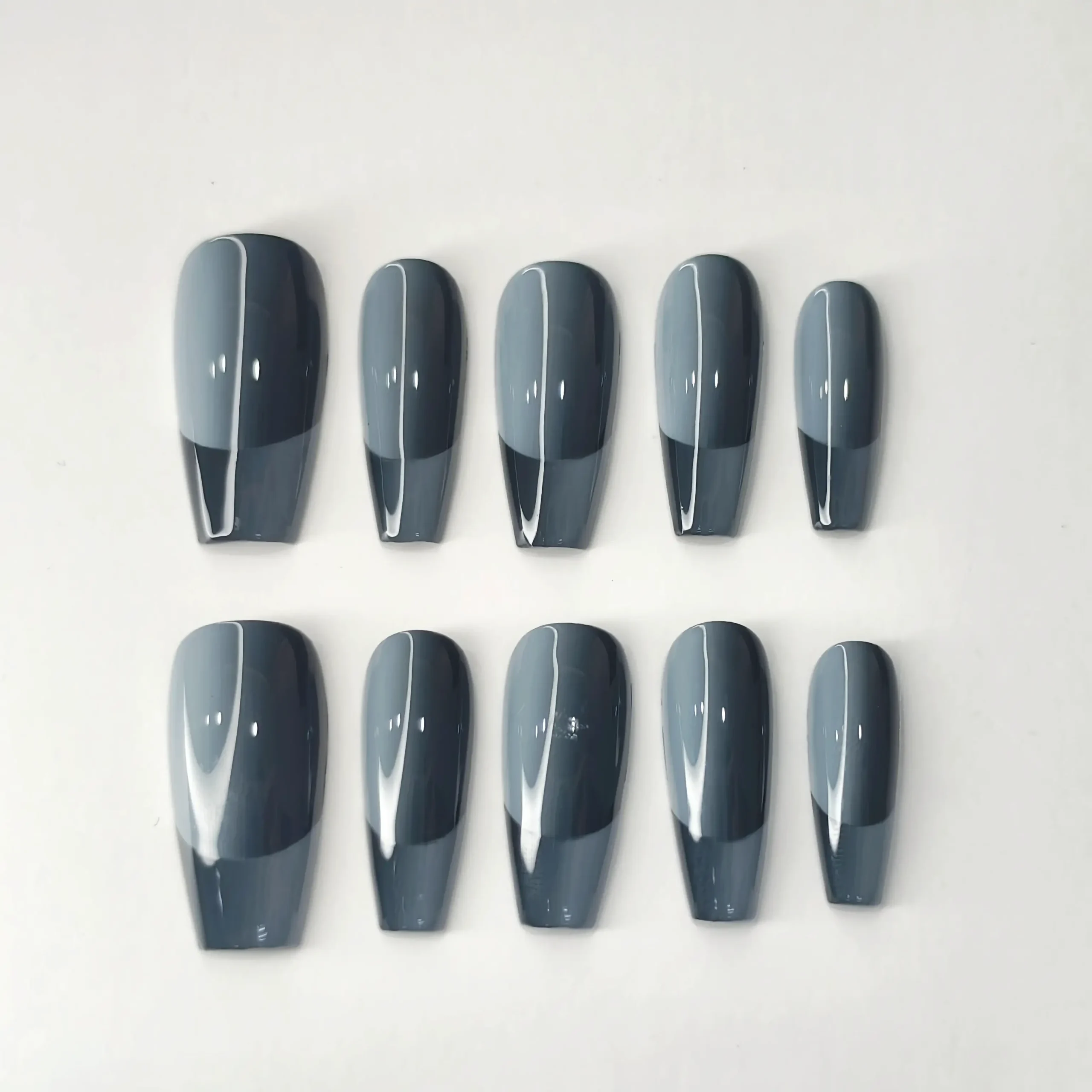 Nail design, elegant and stylish, suitable for all occasions